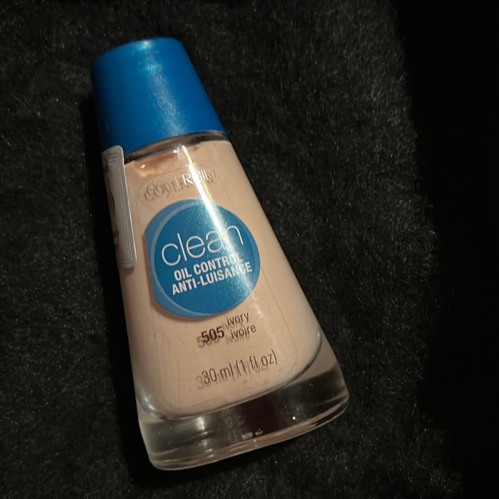 CoverGirl clean oil control anti-luisance 505 ivory 1 fl oz (30 ml)